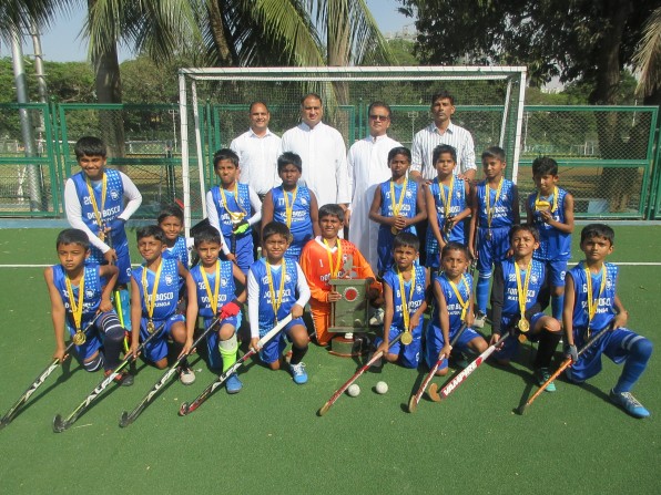 hockey-u-10-Oliver-Andrade-trophy-2-1